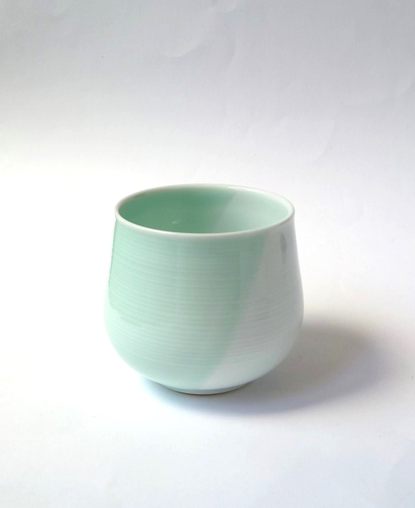 爽やかなカップです☆　　白と緑のたっぷりカップ　磁器 2枚目の画像