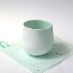 爽やかなカップです☆　　白と緑のたっぷりカップ　磁器 1枚目の画像