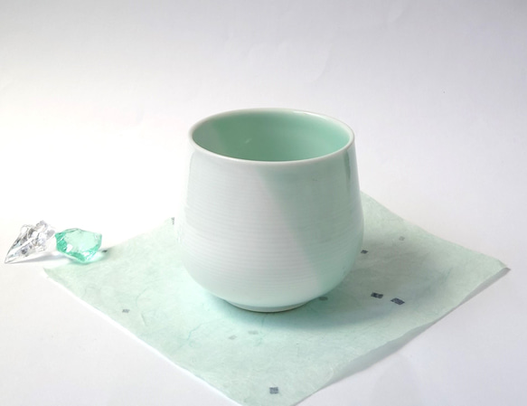 爽やかなカップです☆　　白と緑のたっぷりカップ　磁器 1枚目の画像