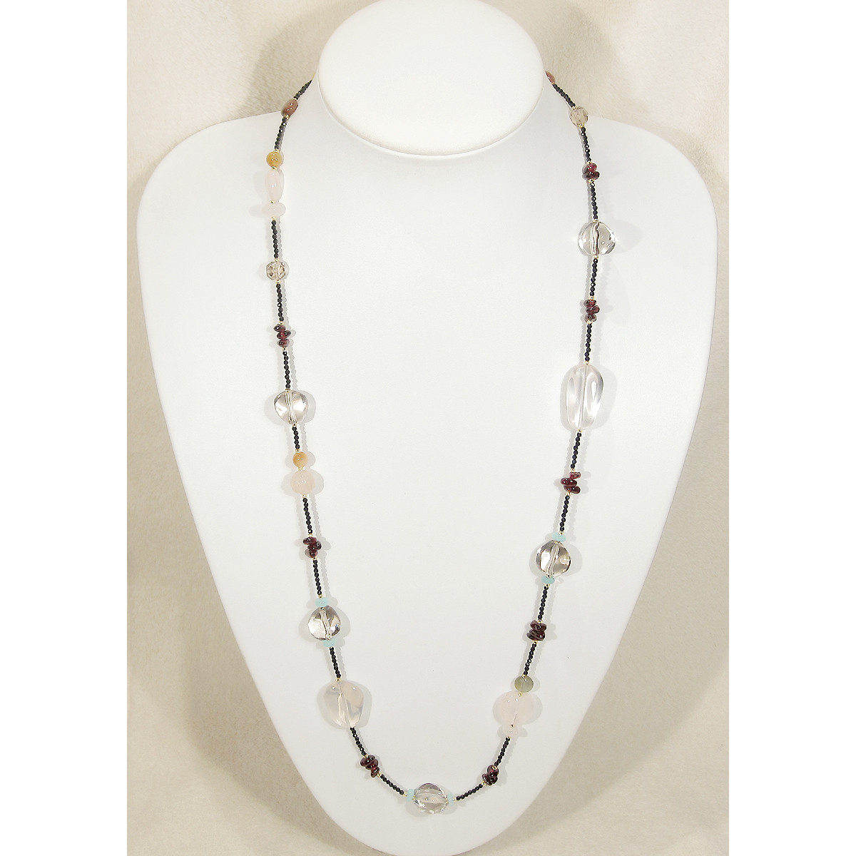 ローズクォーツ、ガーネット、レモンクォーツ、アマゾナイト、オニキス、ブラックスピネル等とSV925のロングネックレス