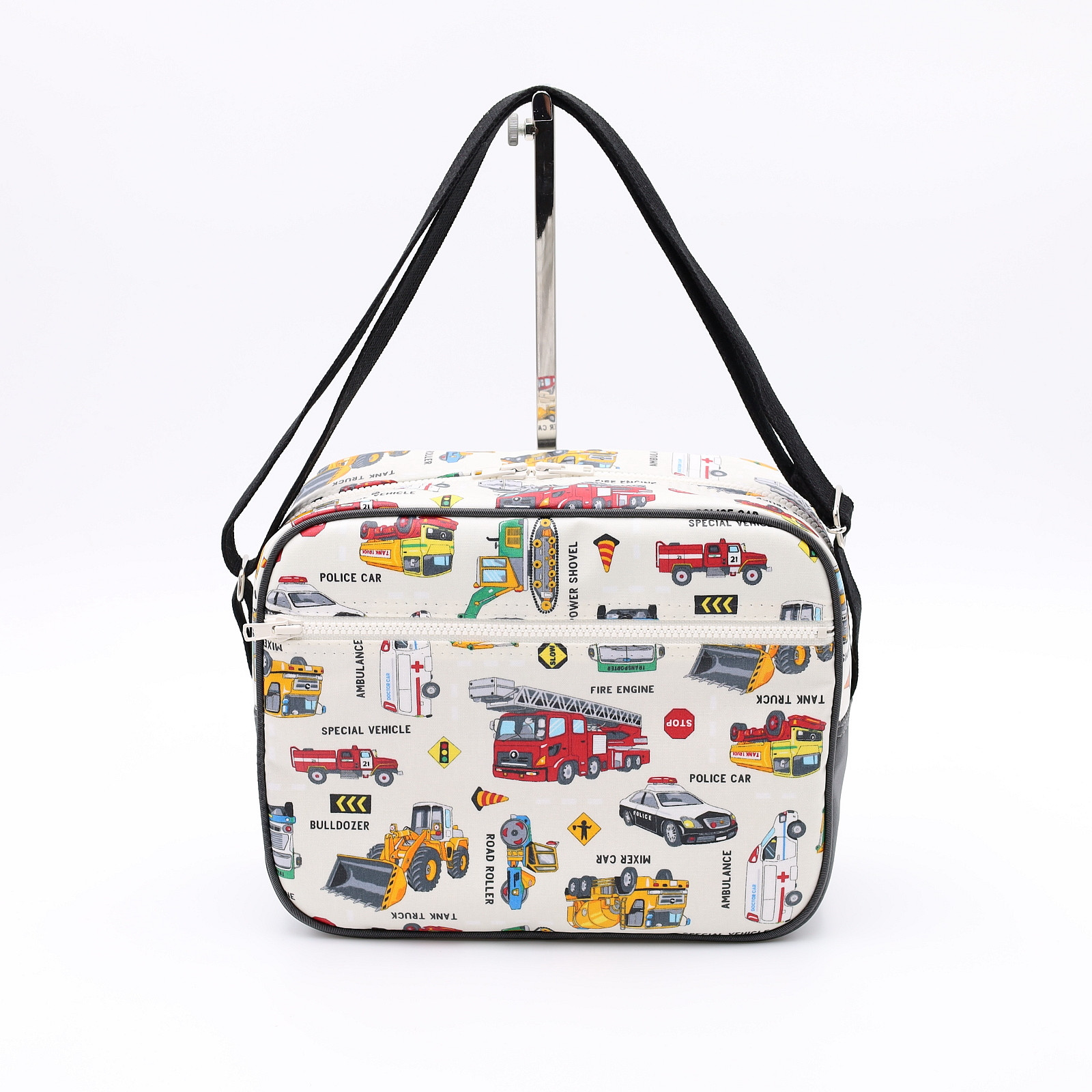 在庫あり　 大きい幼稚園バッグ　防水ラミネート素材のショルダーバッグ　乗り物　働く車　消防車　通園バッグ　入園　男の子
