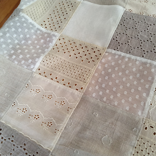 ❤ホワイト＆ベージュ❤可愛い刺繍❤透け感のある❤ランダムパッチ