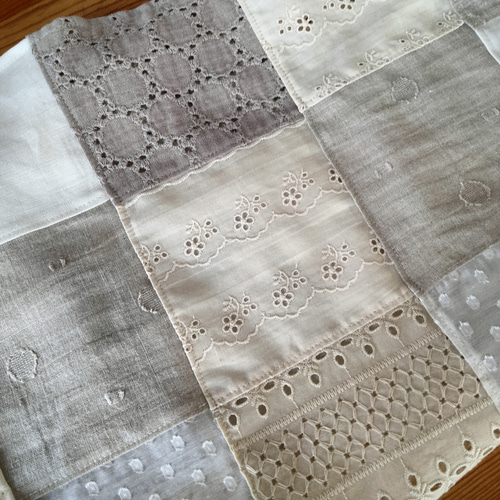 ❤ホワイト＆ベージュ❤可愛い刺繍❤透け感のある❤ランダムパッチ