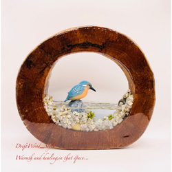 一つ限りの流木アート 水辺のカワセミ ジオラマ 流木 フィギュア 置物 動物 鳥 インテリア レジン 水辺 N14 5枚目の画像