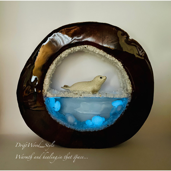 一つ限りの流木アート 流氷のゴマフアザラシ ジオラマ 流木 フィギュア インテリア レジン 置物 動物 アザラシ N2 2枚目の画像