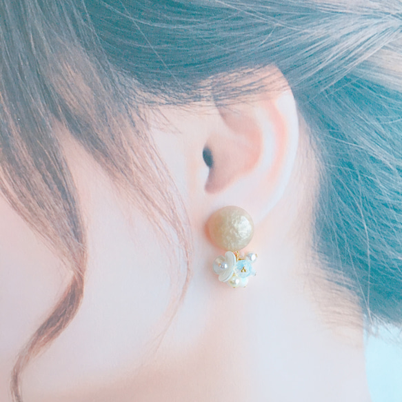 ブラウン　レジン　アクセサリー　ビーズ　ゆらゆら　ピアス　清楚　可愛い　お花アクセサリー　優しい　パール　上品　色違い 5枚目の画像