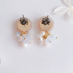 ブラウン　レジン　アクセサリー　ビーズ　ゆらゆら　ピアス　清楚　可愛い　お花アクセサリー　優しい　パール　上品　色違い 3枚目の画像