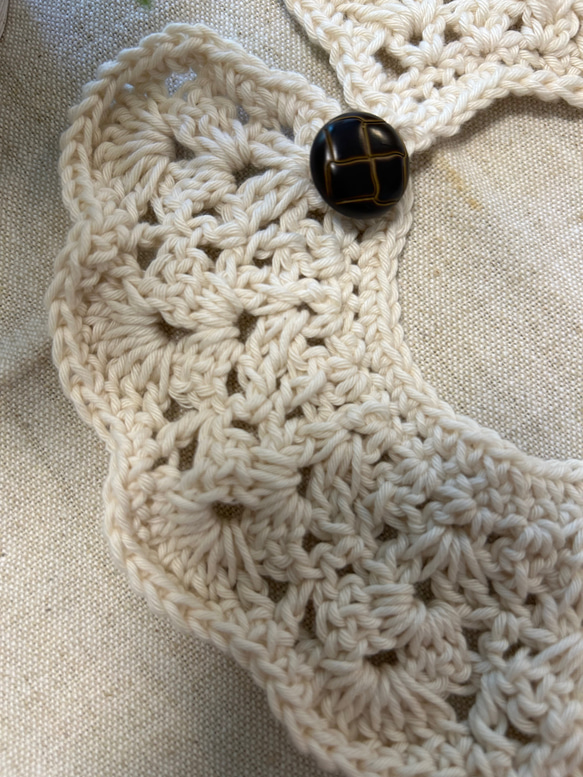 かぎ針編みの付け襟・スタイ 2枚目の画像