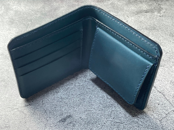 【手縫】定番アンティークブルー二つ折本革財布（ボックス型小銭入れと大きめの外ポケット付き） 2枚目の画像