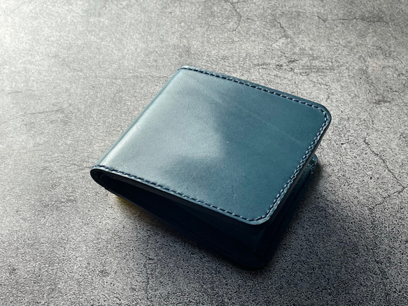 【手縫】定番アンティークブルー二つ折本革財布（ボックス型小銭入れと大きめの外ポケット付き） 1枚目の画像