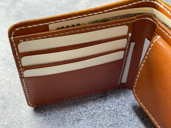 【手工縫製】經典駝色雙折真皮錢包（配盒型零錢包和大外袋） 第8張的照片