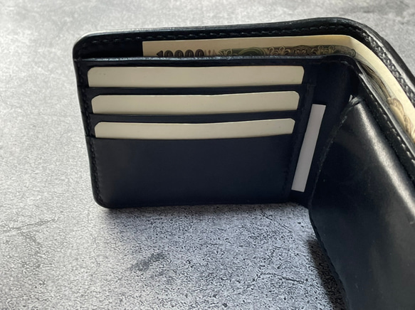 【手縫】定番ブラック黒二つ折本革財布（ボックス型小銭入れと大きめの外ポケット付き） 8枚目の画像