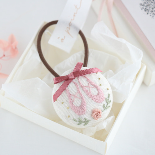 バラ刺繍パッチンピン♡ヘアゴム2点セット バラ刺繍パッチンピン♡ヘアゴム2点セット