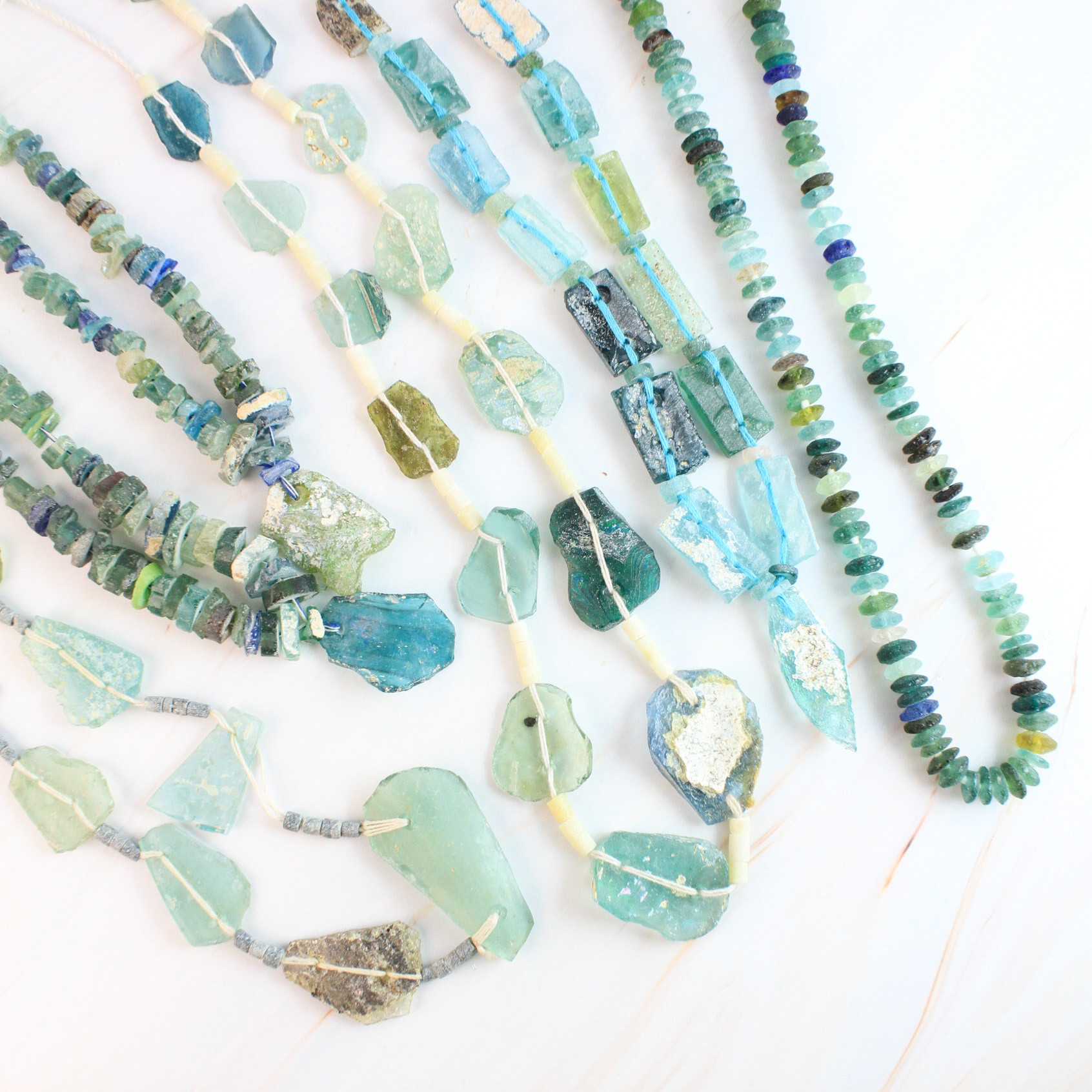 【1点限定】ローマングラス　バイオタイトinローズクォーツ　スピンドルカット　ロング耳飾り