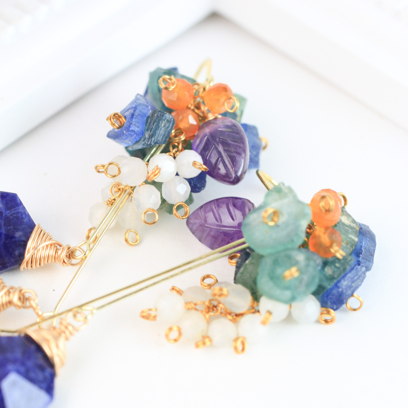 【1点限定】ローマングラス　バイオタイトinローズクォーツ　スピンドルカット　ロング耳飾り