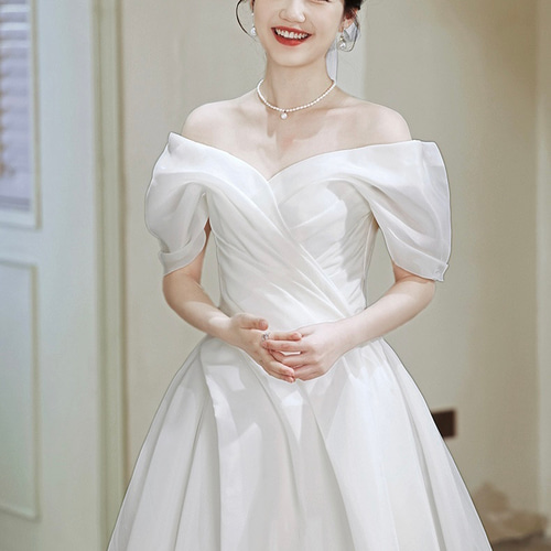 ウエディングドレス オフショルダー 光沢サテン トレーン/ロング 演奏  