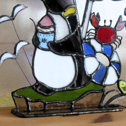 ステンドグラス・サンキャッチャー 夏休みのペンギン(受注制作) 4枚目の画像