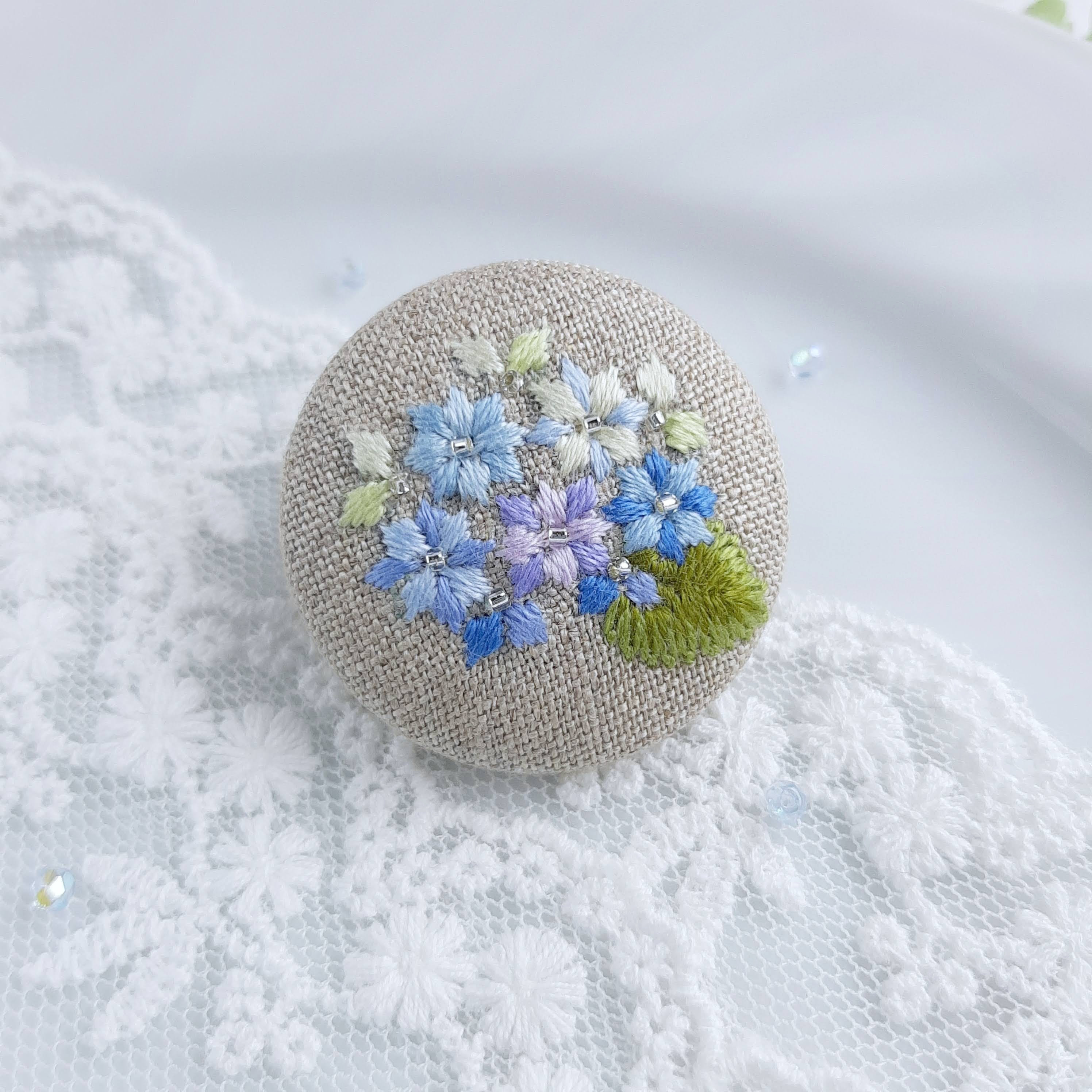 専用】ハンドメイド 刺繍ブローチ ヘアゴム