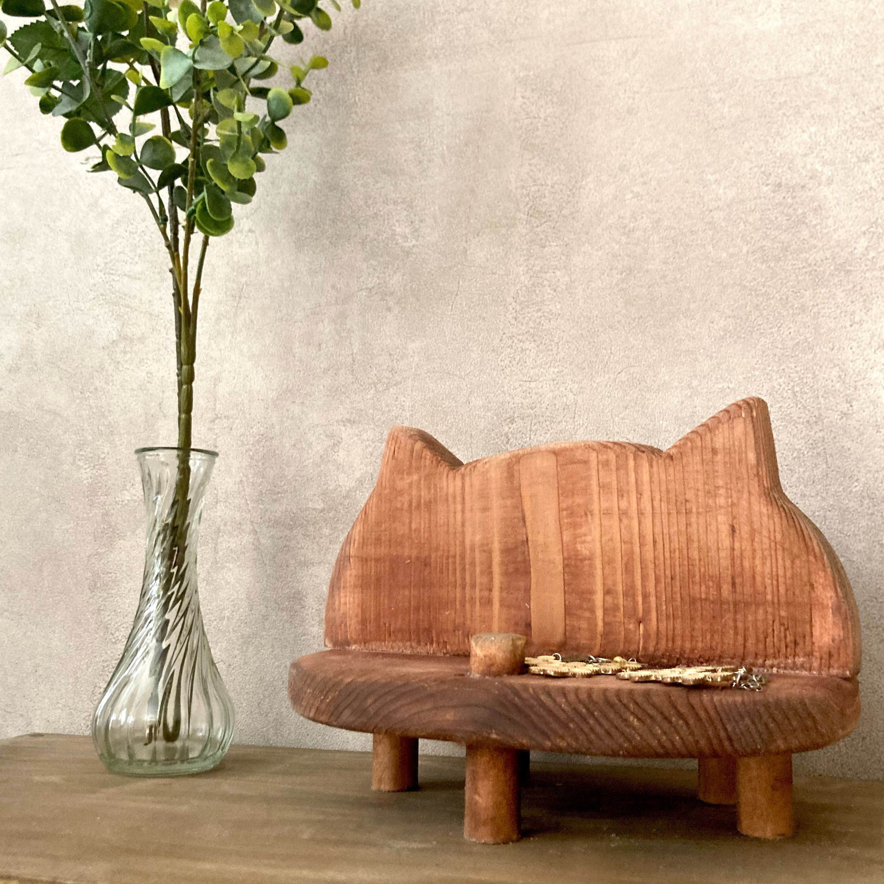 タブレット置きになる　猫型ドール用ベンチ　ディスプレイラック　写真たて　アクセサリートレイ　展示用　アンティーク風 5,077円