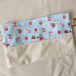 在庫限り　ショルダーティッシュケース　サコッシュ　保育士　調節できるストラップ付き　いちごスイーツ　ピンクor水色 8枚目の画像