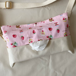 在庫限り　ショルダーティッシュケース　サコッシュ　保育士　調節できるストラップ付き　いちごスイーツ　ピンクor水色 4枚目の画像