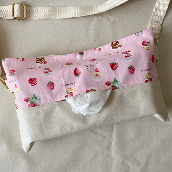 在庫限り　ショルダーティッシュケース　サコッシュ　保育士　調節できるストラップ付き　いちごスイーツ　ピンクor水色 4枚目の画像