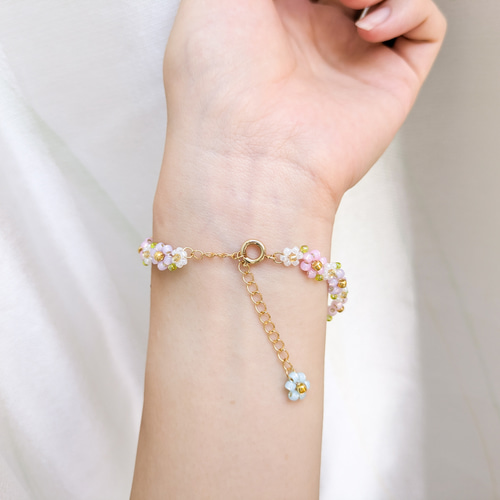 大人気》ビーズブレスレット ✧ お花とふたごのさくらんぼ
