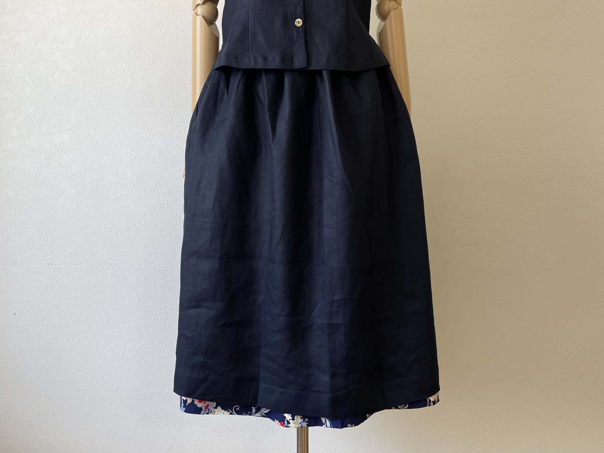 リネン リバーシブル 裾の花柄がかわいい大人カジュアルスカート ミモレ丈 フリーサイズ ネイビー