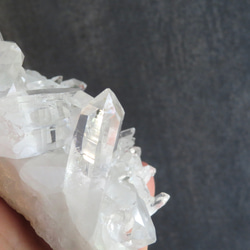 【美しい鉱物標本】浄らかな水晶クラスター／252グラム 15枚目の画像