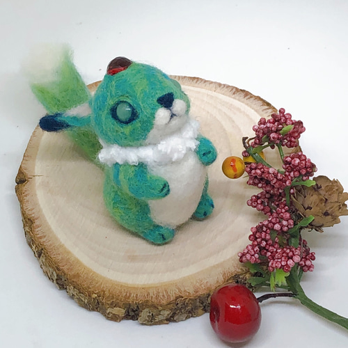 ◇幻獣 ウサギ系 カーバンクル 黄緑色【羊毛フェルト】 羊毛