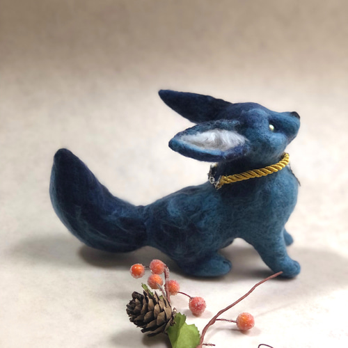 ◇ぽってり 紺色 鍵っ子 フェネックキツネ 幻獣 羊毛フェルト 人形 丸 