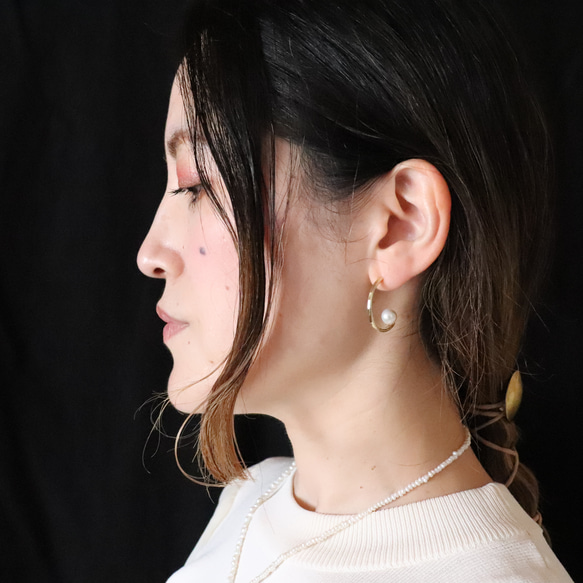 freckle【yuwai ゆわい】L パールピアス × 両耳用 真鍮製 淡水パール 卒業式 入学式 2枚目の画像