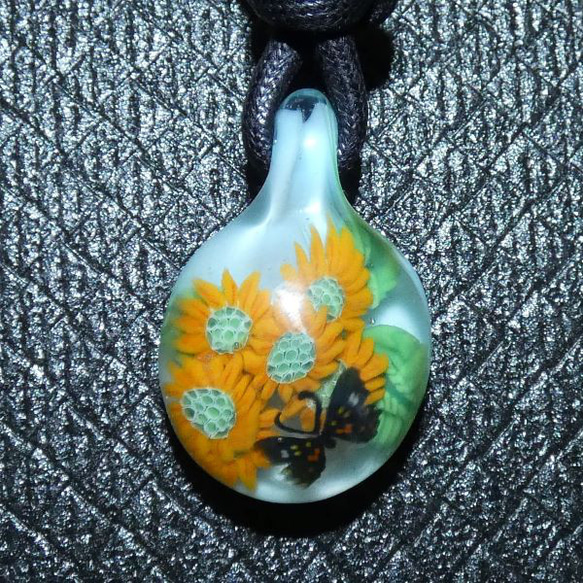 ひまわり咲く、蝶々、ＮＯ.3（ガラス、とんぼ玉、向日葵、ネックレス） 14枚目の画像