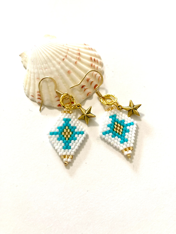 デリカビーズピアス◎北欧の馬ダーラナホースピアス◎ 緑系 #a016 デリカビーズピアス◎北欧の馬ダーラナホースピアス◎ 緑系