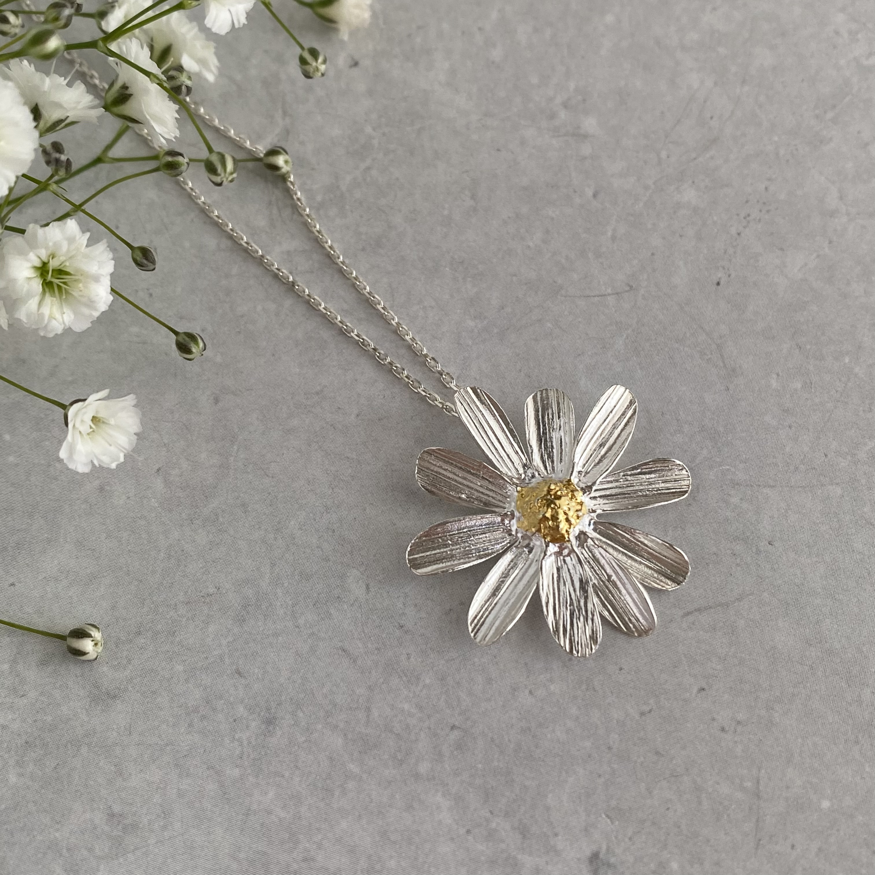 〔ネックレス〕純銀×24k金箔デイジーのネックレス