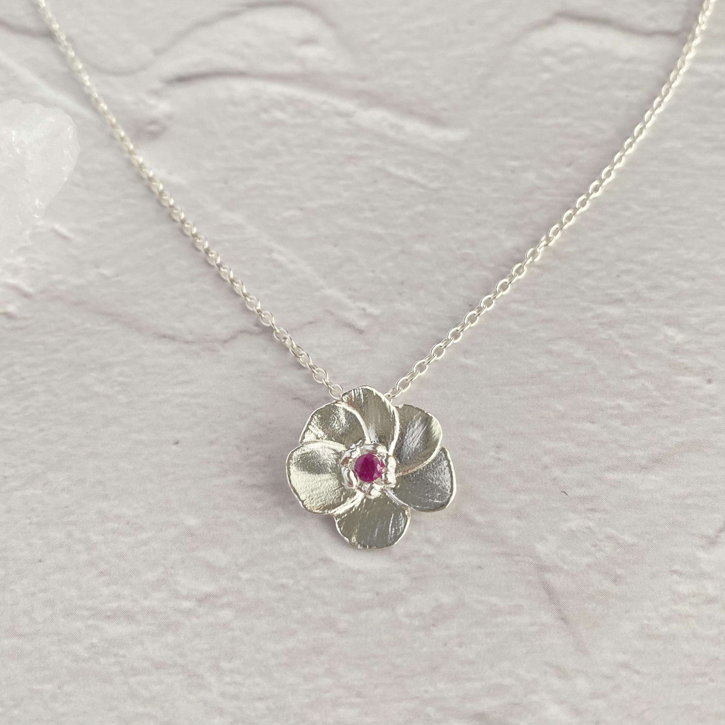 〔ネックレス〕純銀アネモネルビー(合成石)ネックレス