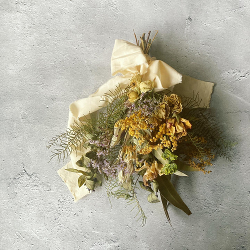 ミモザ・バラをメインに]お花たっぷり！ドライフラワースワッグ