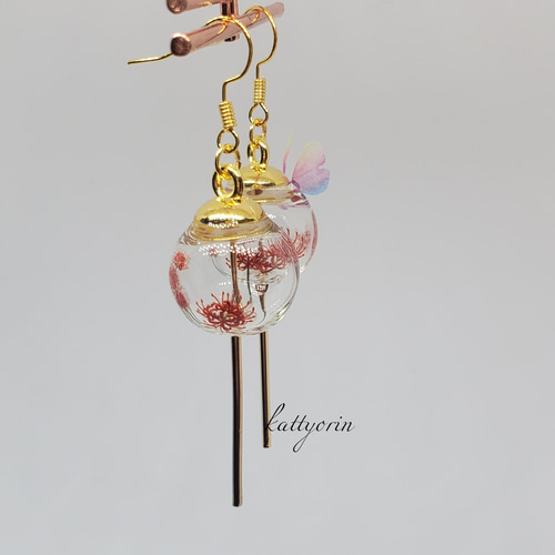 再々販 彼岸花 赤 風鈴ピアス/イヤリング ピアス（フック