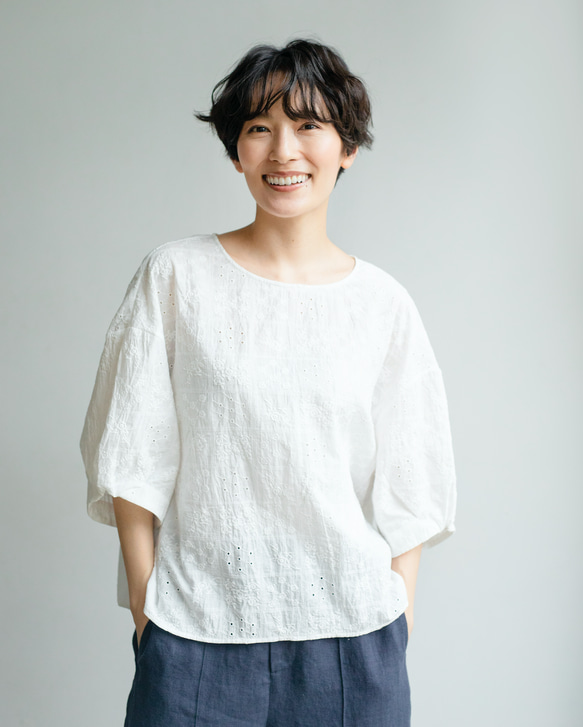 柔軟泡泡袖花卉刺繡襯衫，棉質，5/8 袖，230509-3 第9張的照片