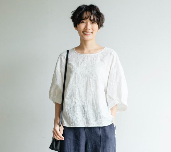 ふんわり パフスリーブ 花柄刺繍ブラウス コットン 5分袖 230509