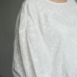 柔軟泡泡袖花卉刺繡襯衫，棉質，5/8 袖，230509-3 第12張的照片