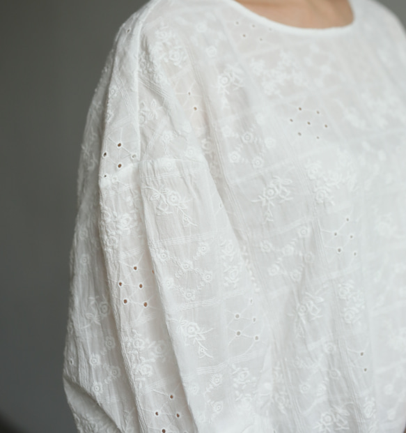 柔軟泡泡袖花卉刺繡襯衫，棉質，5/8 袖，230509-3 第12張的照片