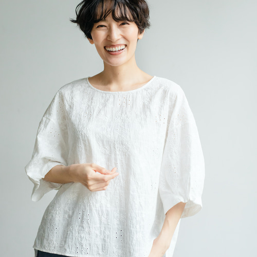 ふんわり パフスリーブ 花柄刺繍ブラウス コットン 5分袖 230509