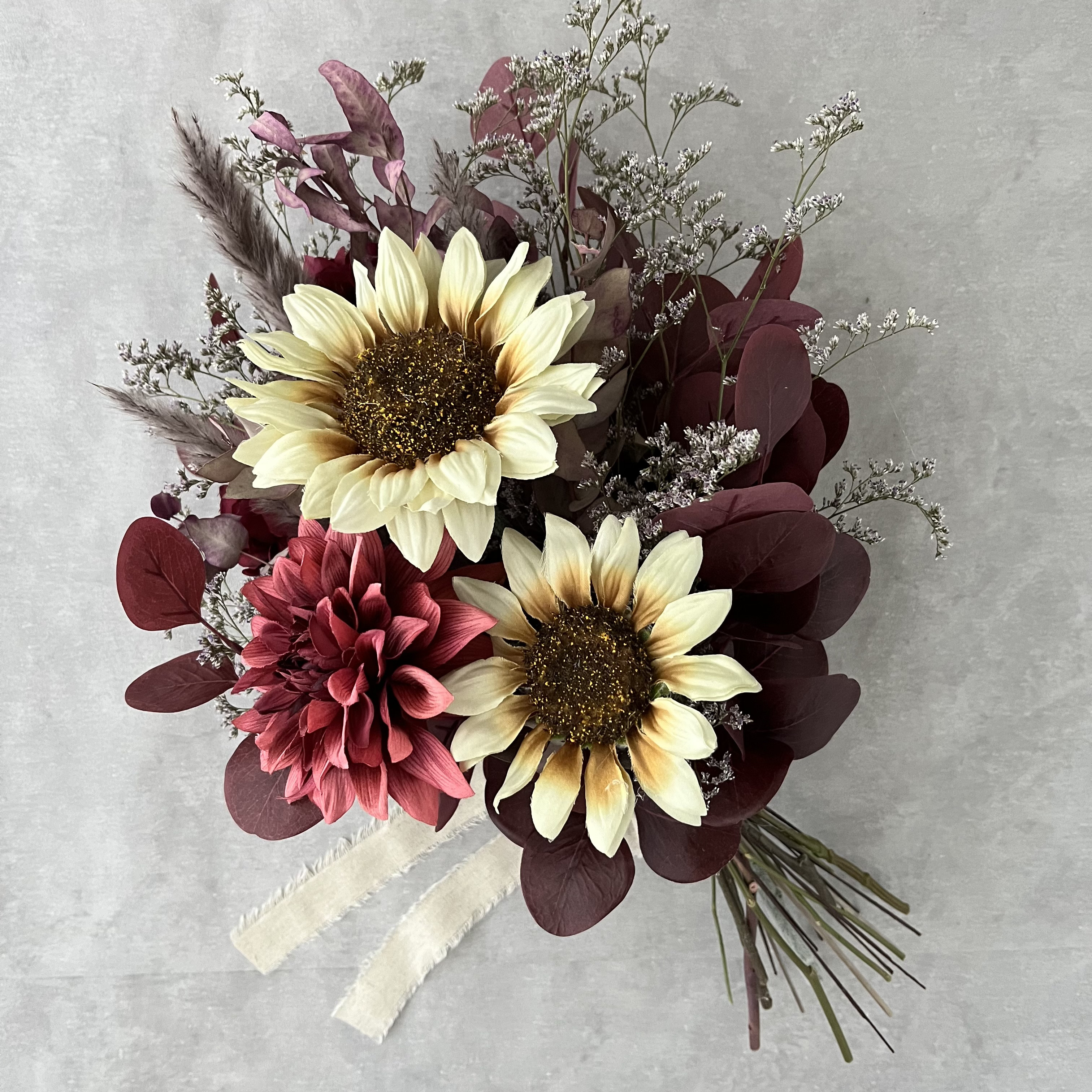 向日葵とダリアのホワイトレッドのブーケ