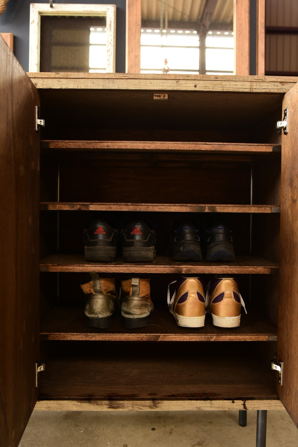 玄関サイズに合わせて作る古材の靴箱（脚あり）　鉄脚　シューズラック　下駄箱　収納　キャビネット　 6枚目の画像