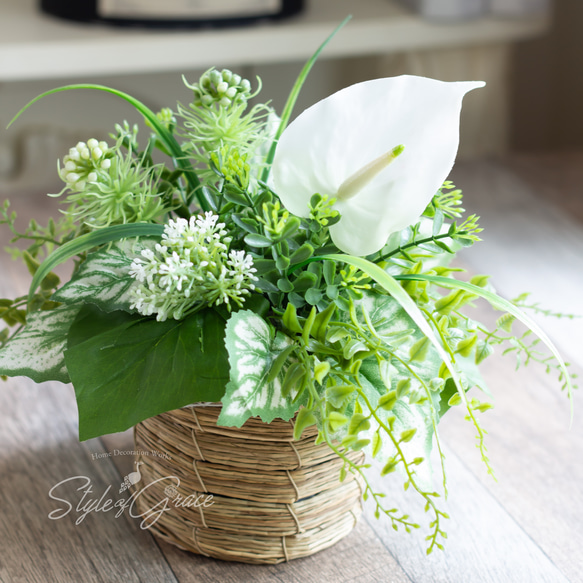ホワイトアンスリウムとグリーン バスケットアレンジ アートフラワー