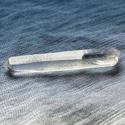 【SALE価格】ゼッカ水晶　スターブラリークォーツ　ミニレーザー　ヒーリング用 water clear 10枚目の画像