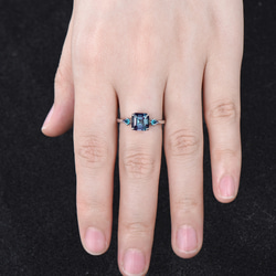 ユニークな 6 月の誕生石アレキサンドライト婚約指輪カラーチェンジスリーストーンリングブライダルジュエリー記念日ギフト 5枚目の画像