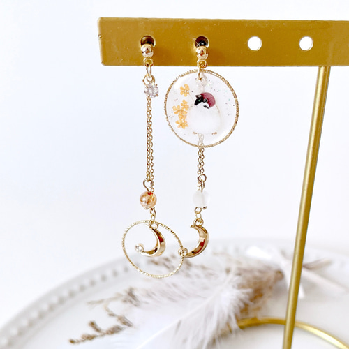 すずめちゃんとお月様のアシンメトリーピアス/イヤリング ピアス