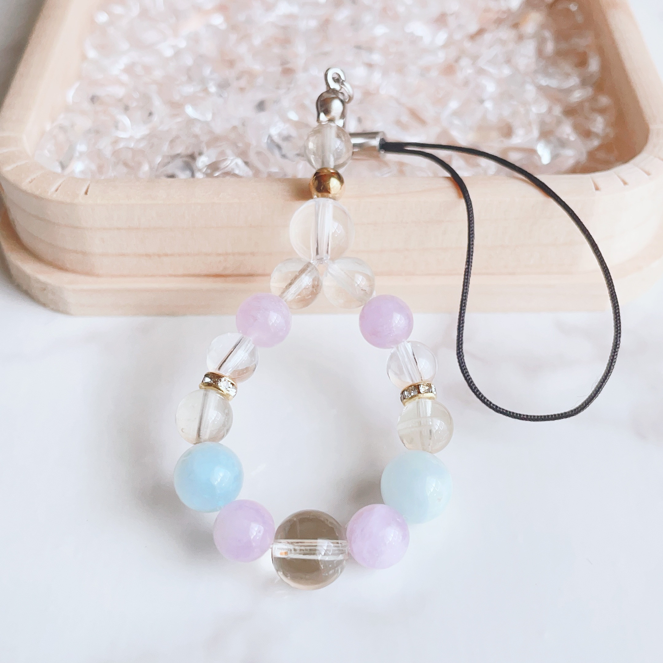✦穏やかなエネルギーで心から笑顔を引き出す レモンクォーツ・アクアマリン・アメジスト 天然石ストラップ No600S